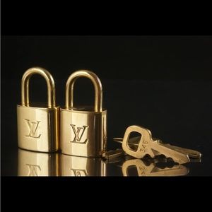 *FIRM* Authentic Louis Vuitton Lock and Key Set
